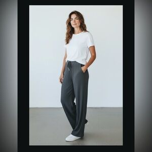 Boutique Black Textured Wide-Leg Pants